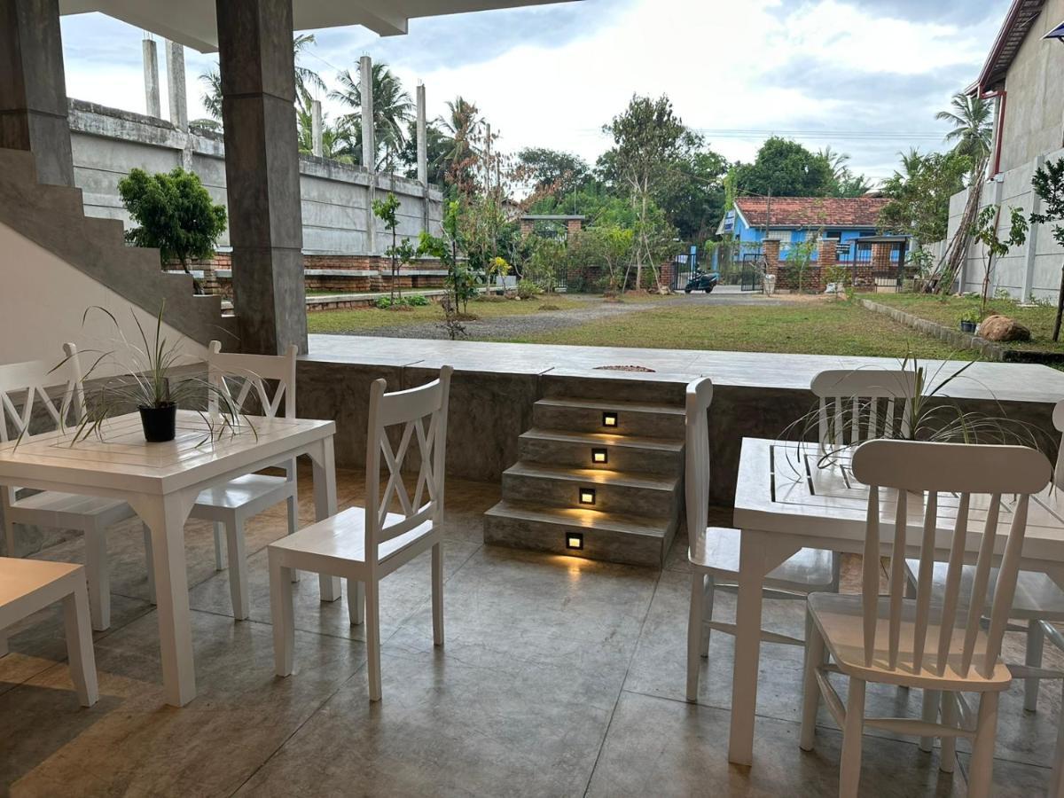 Ami Mirissa Hotel Exterior photo